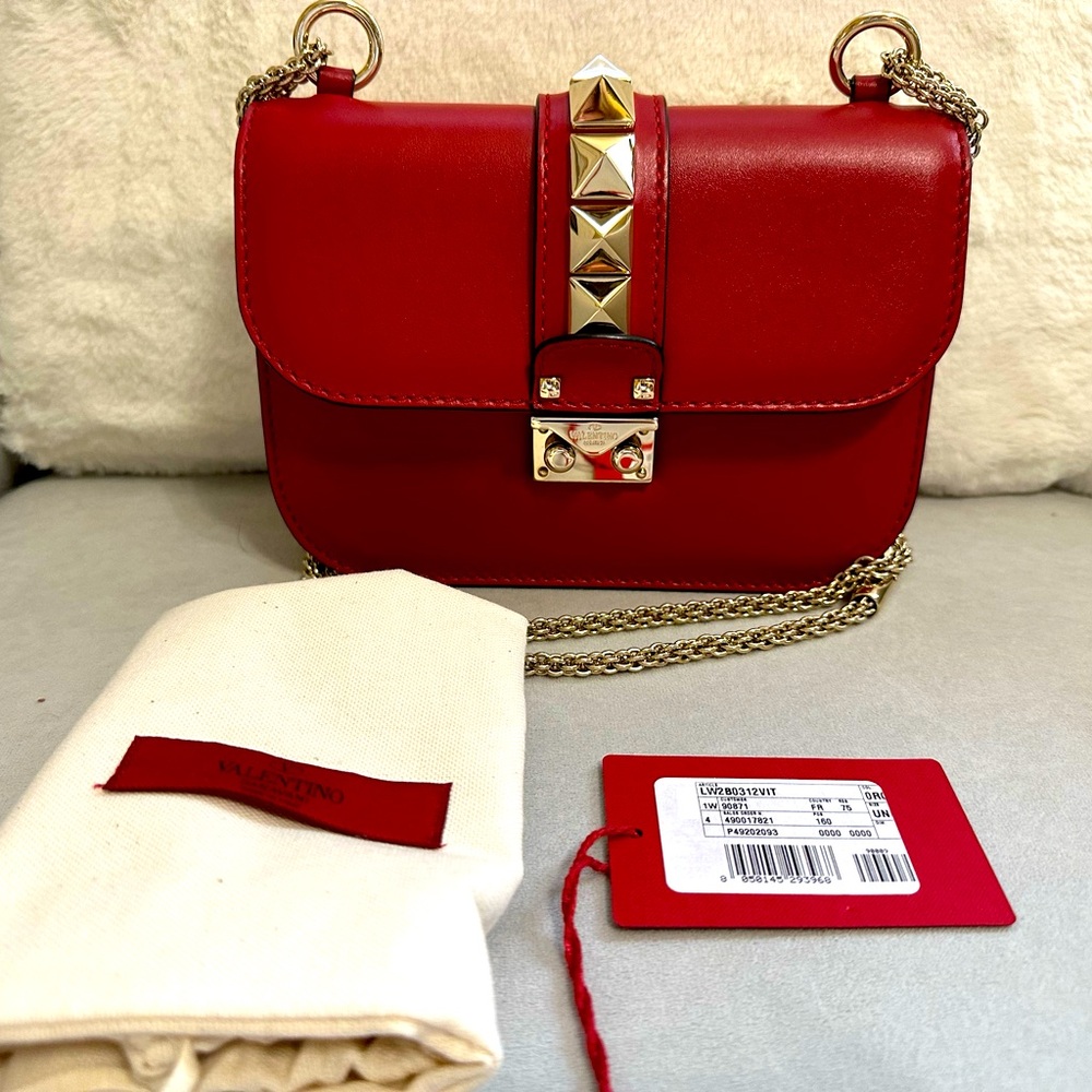 Valentino Garavani Shoulder Bag - Red
Lock Rockstud-Trim Flap Bag